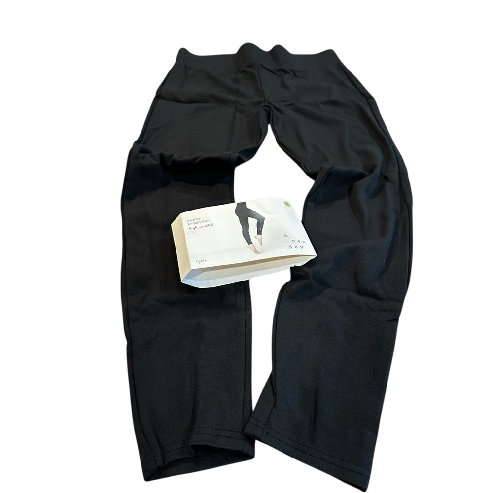 A New Day high waisted black pointe‎ leggings NWT size Medium